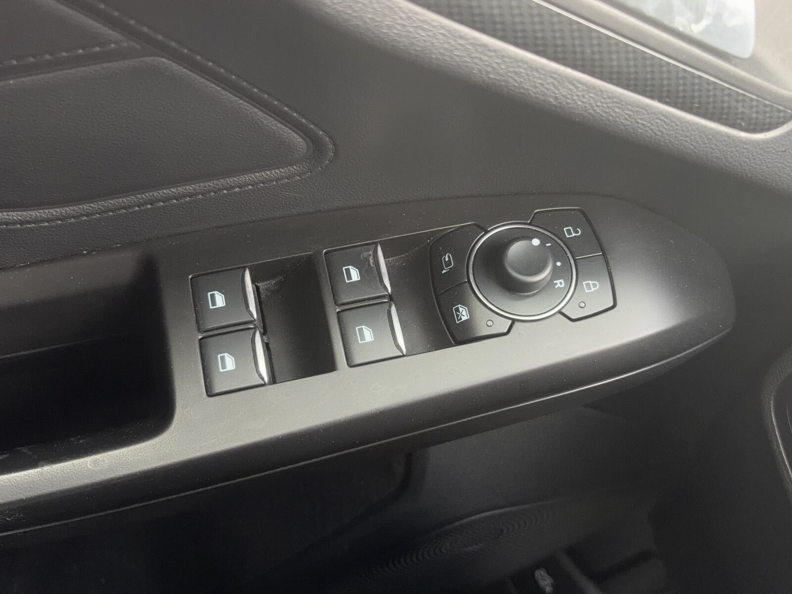 Ford Focus - zdjęcie 17