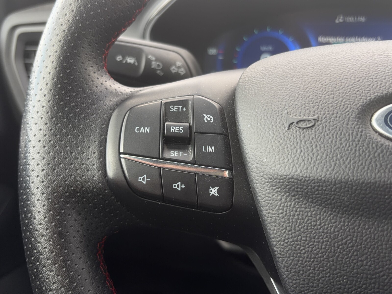 Ford Focus - zdjęcie 18