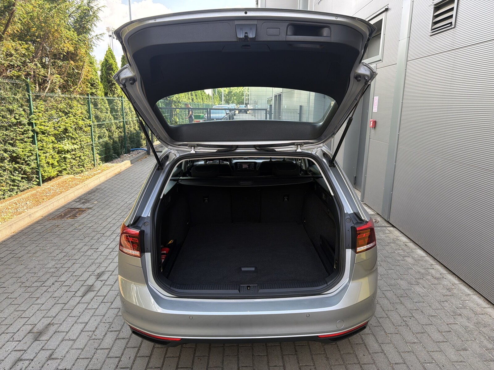 Volkswagen Passat Variant - zdjęcie 17