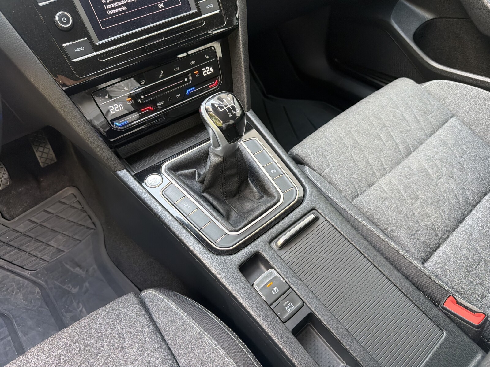Volkswagen Passat Variant - zdjęcie 15