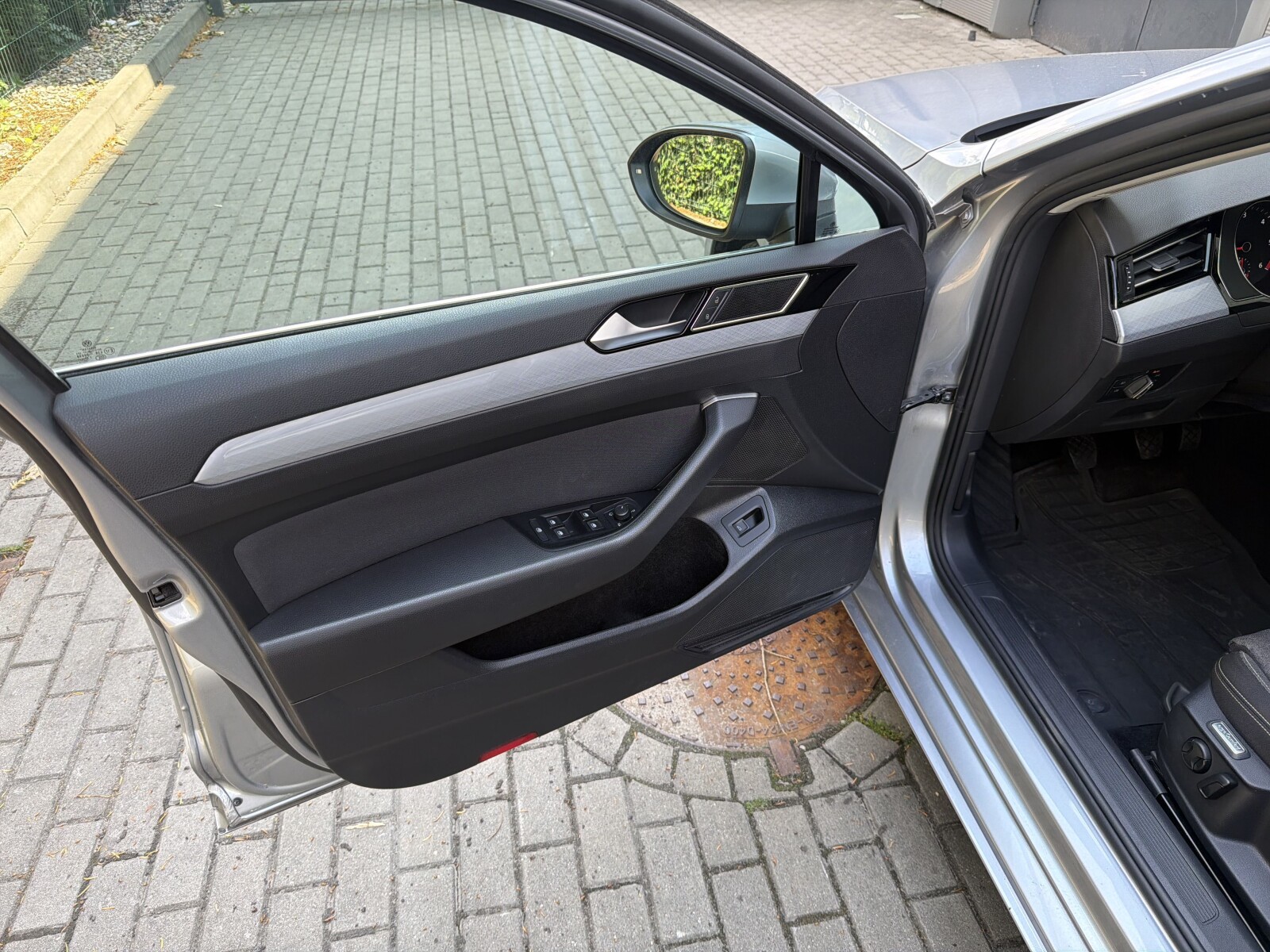 Volkswagen Passat Variant - zdjęcie 10