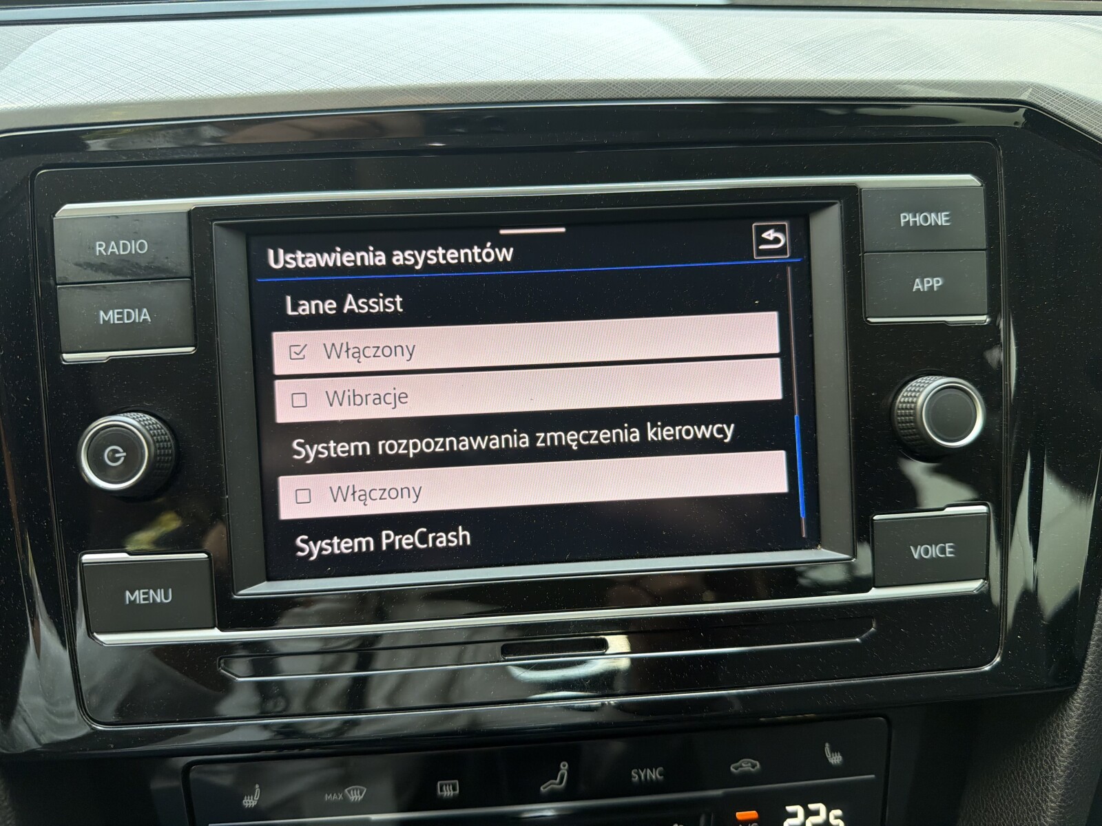 Volkswagen Passat Variant - zdjęcie 25