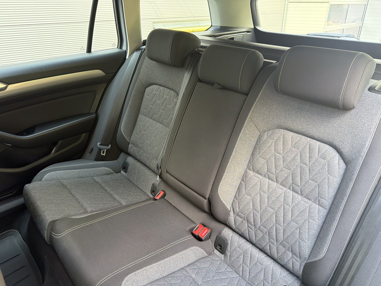 Volkswagen Passat Variant - zdjęcie 16