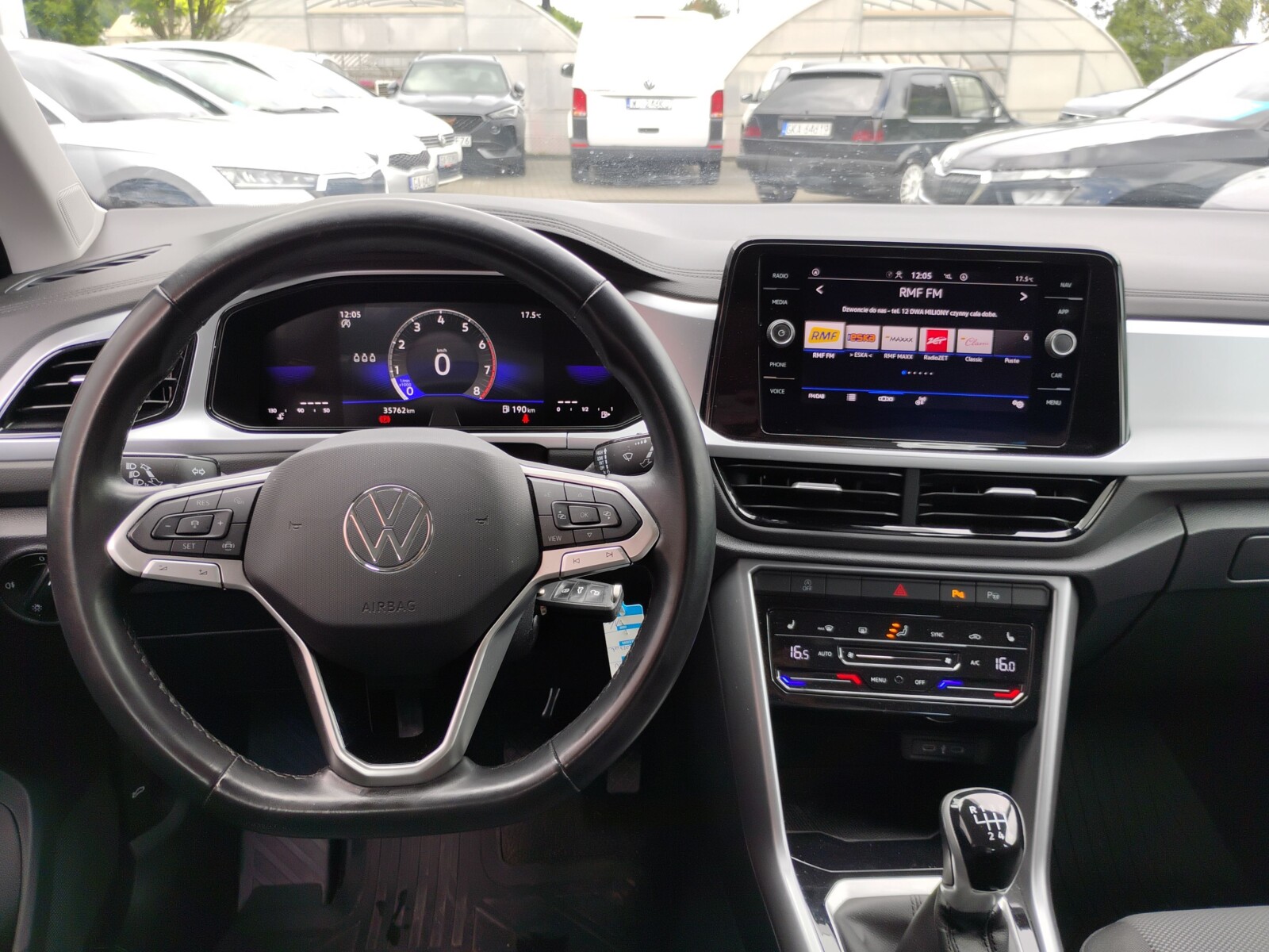 Volkswagen T-Roc - zdjęcie 18