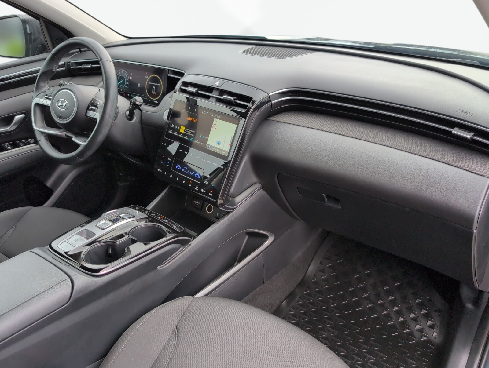 Hyundai Tucson - zdjęcie 16