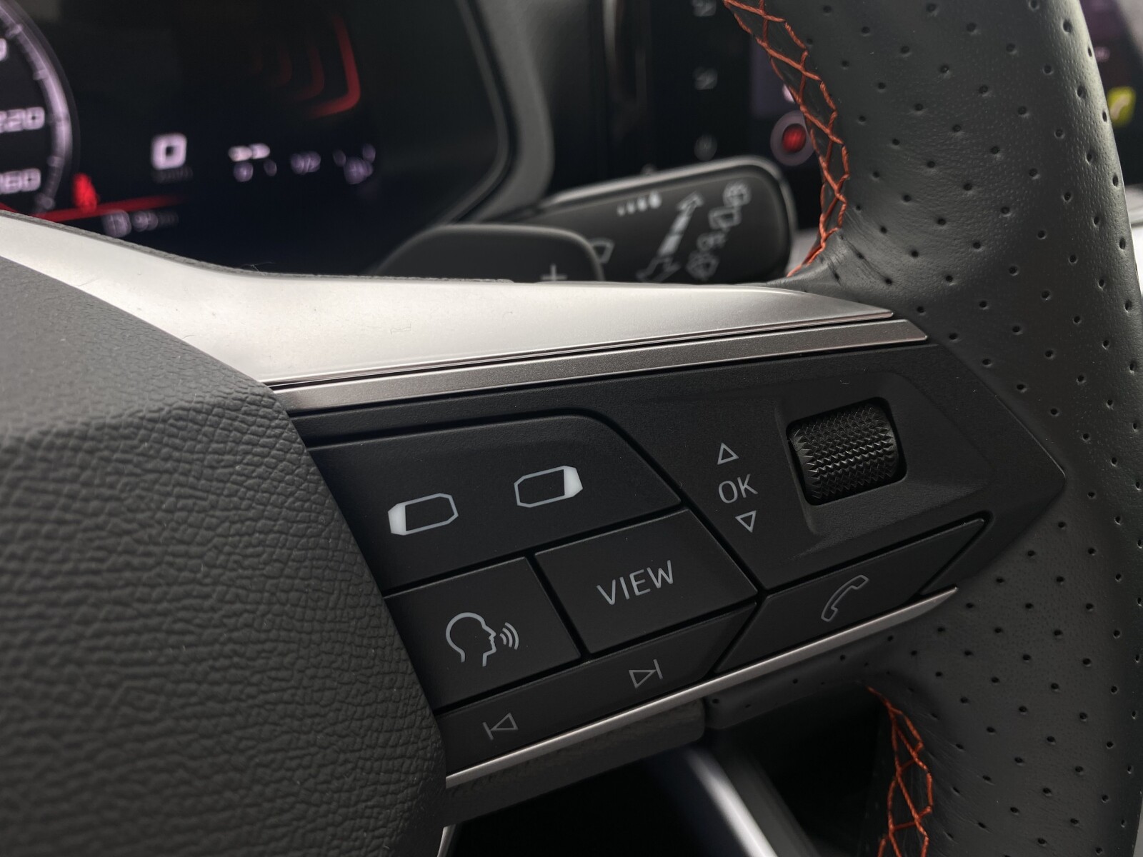 Seat Arona - zdjęcie 15
