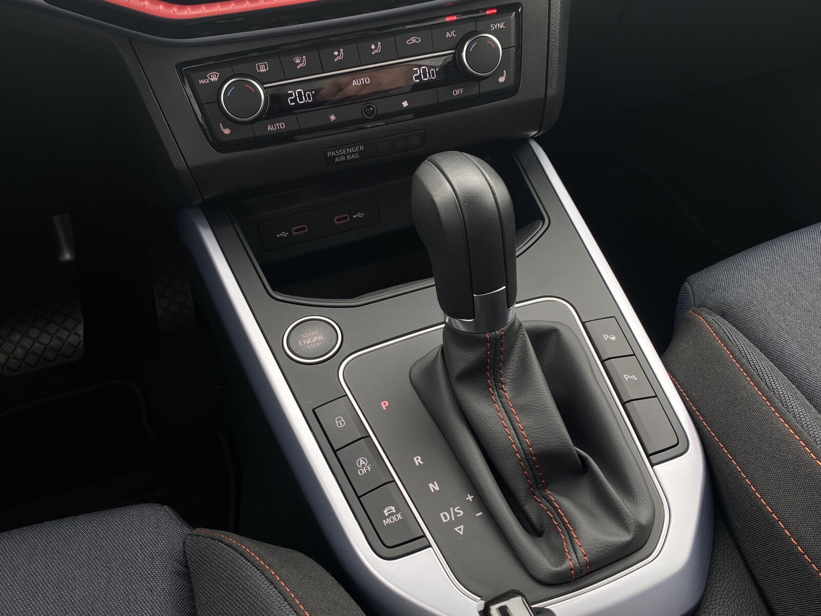 Seat Arona - zdjęcie 18