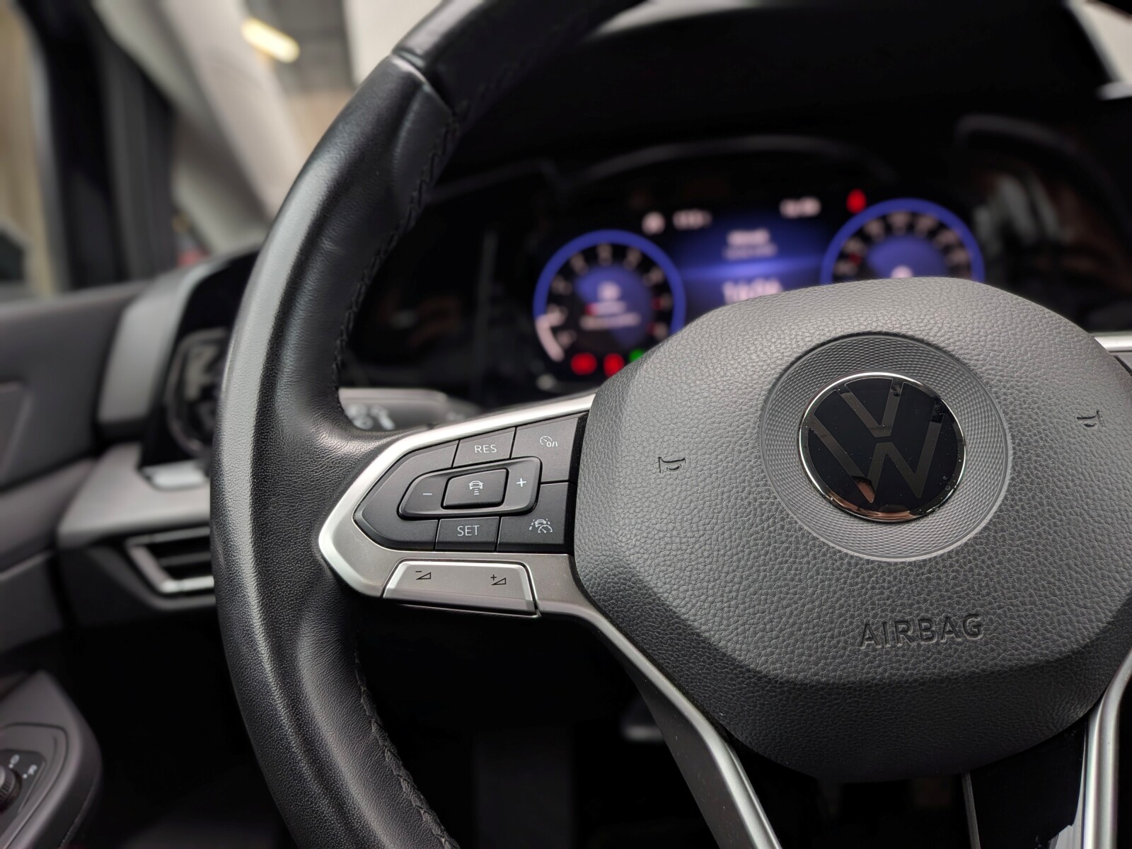 Volkswagen Golf - zdjęcie 18