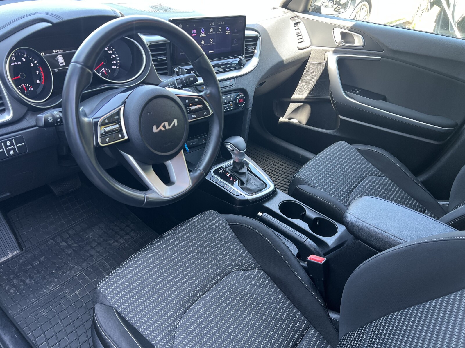 Kia Ceed - zdjęcie 23