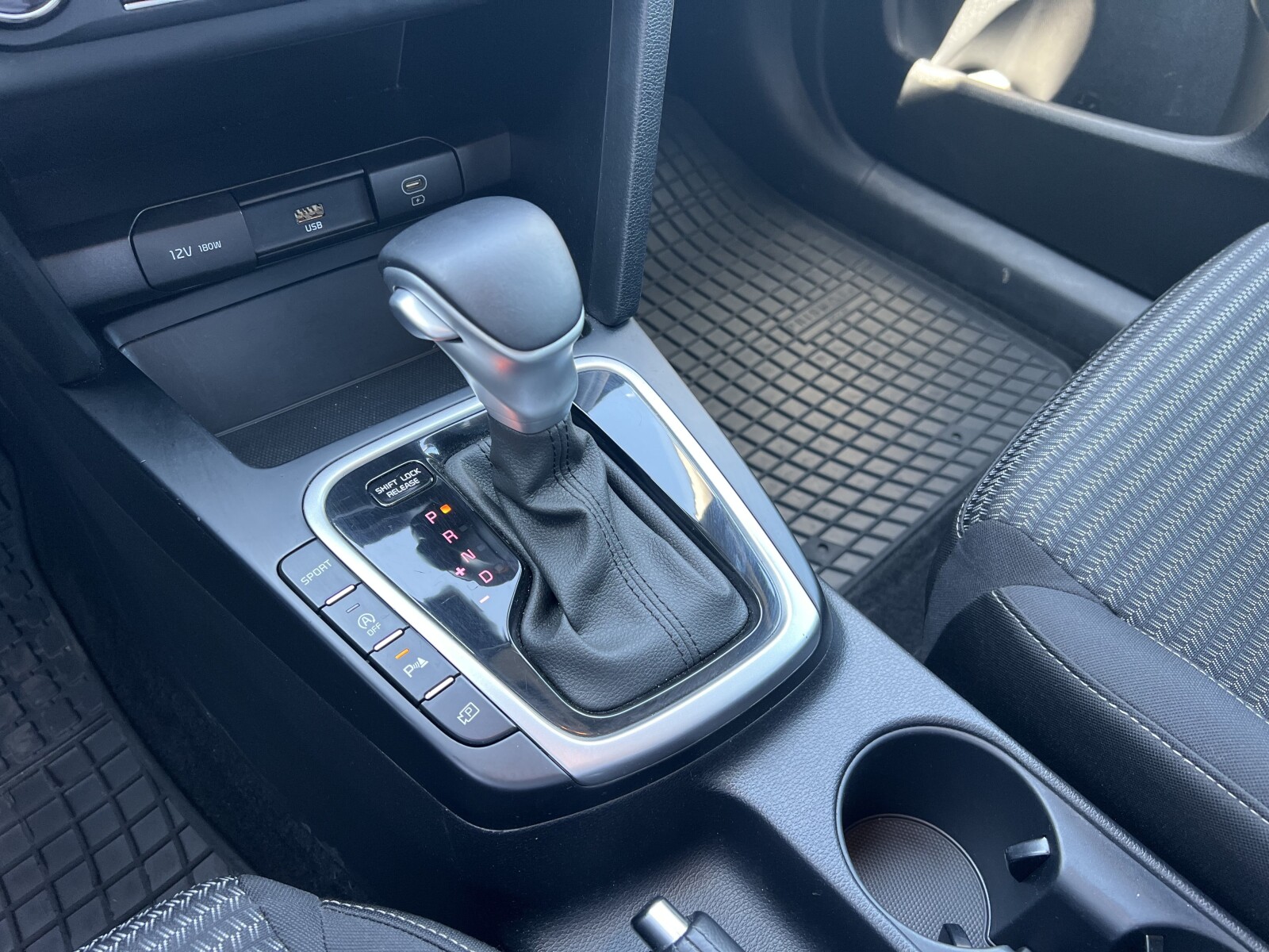 Kia Ceed - zdjęcie 22
