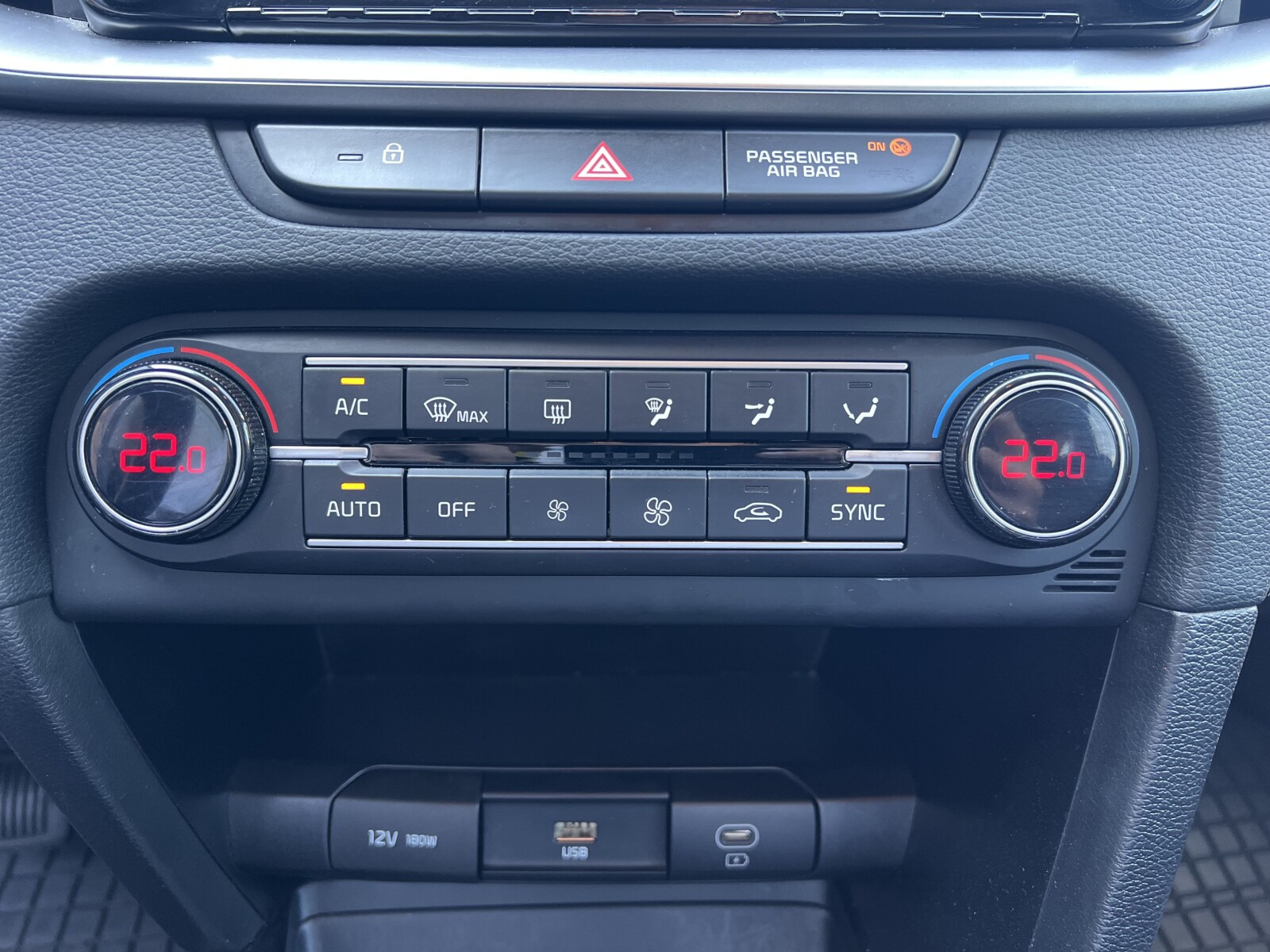 Kia Ceed - zdjęcie 21