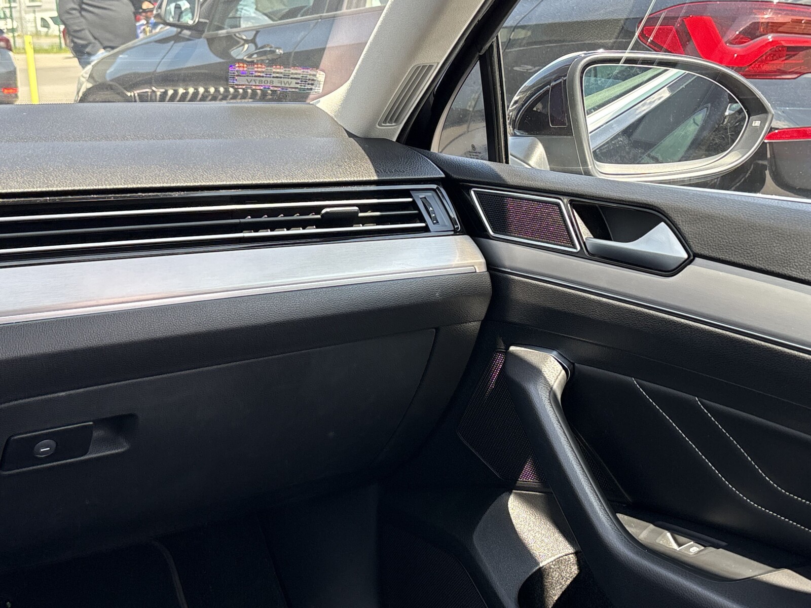 Volkswagen Passat Variant - zdjęcie 11