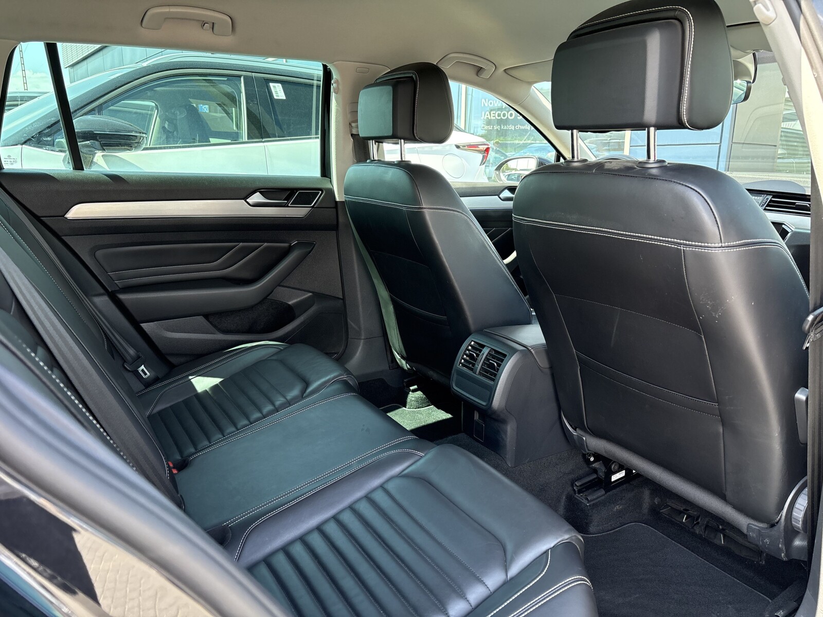 Volkswagen Passat Variant - zdjęcie 32