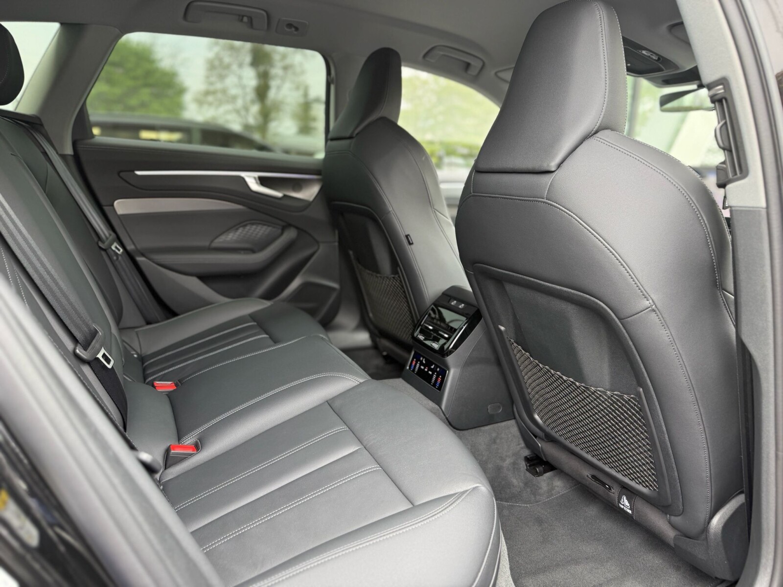 Audi A6 Avant - zdjęcie 17