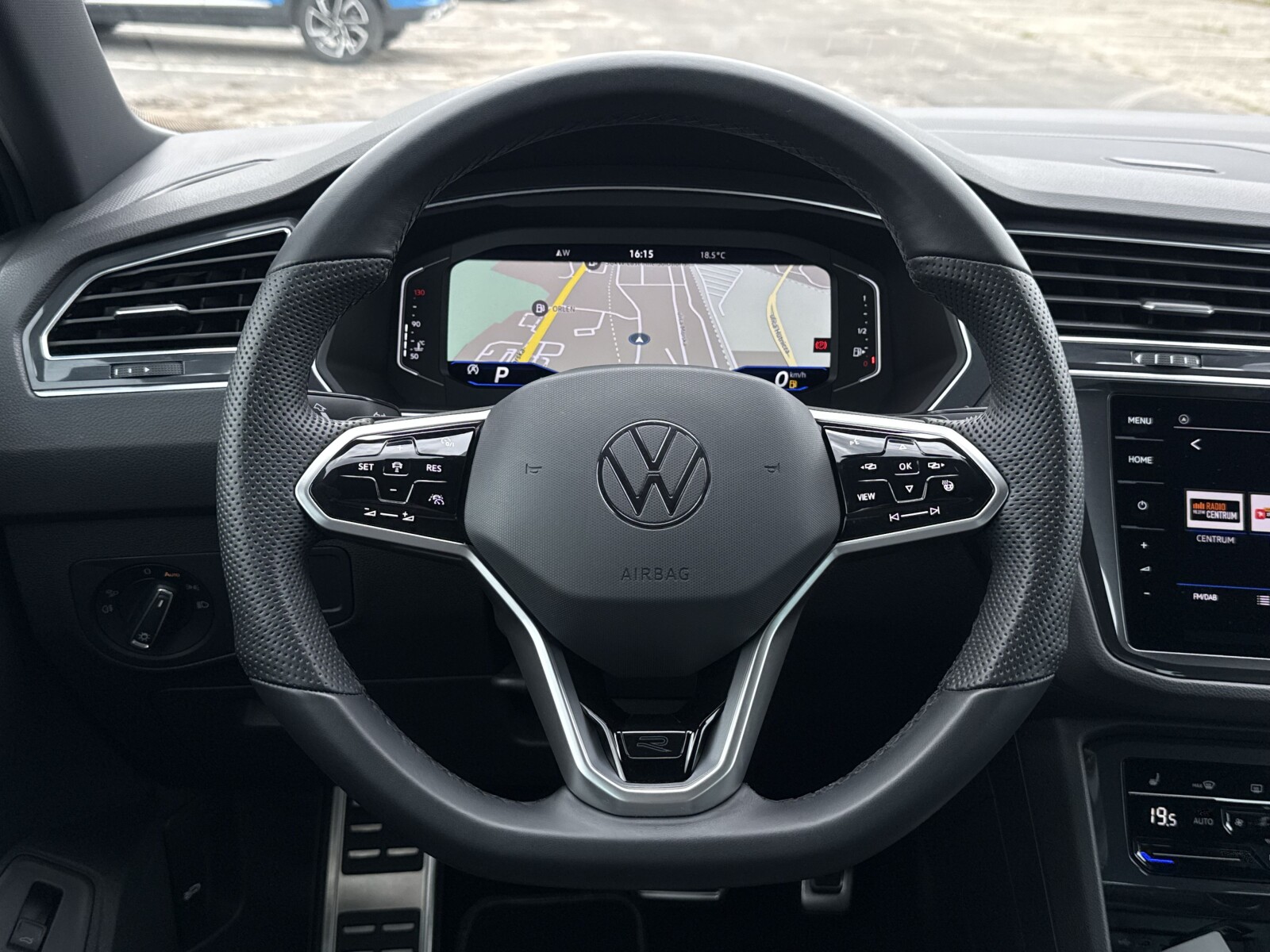 Volkswagen Tiguan - zdjęcie 16