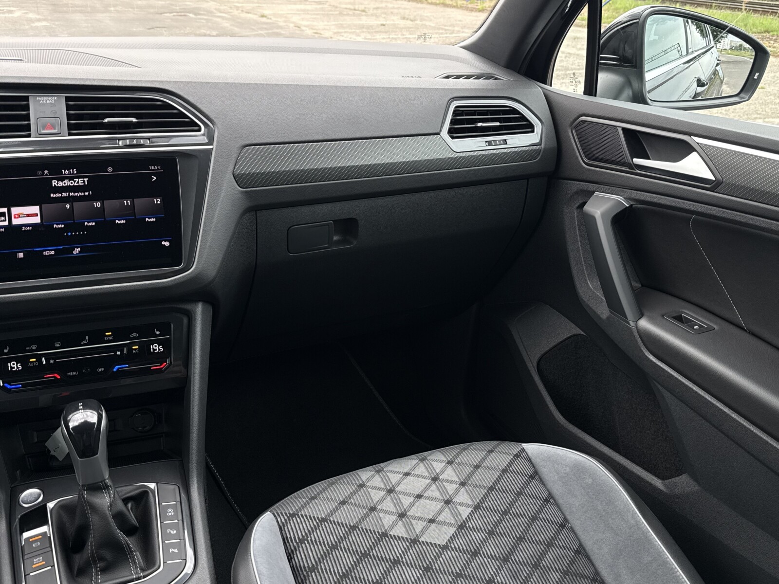 Volkswagen Tiguan - zdjęcie 11