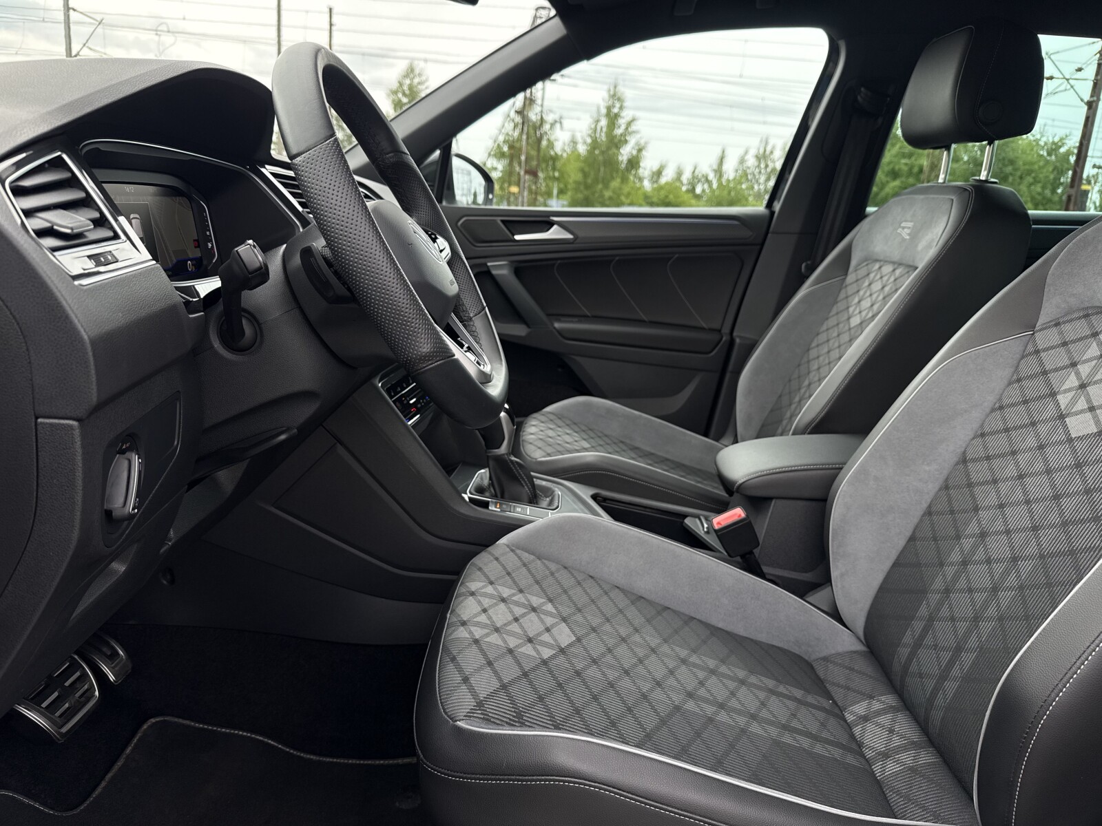 Volkswagen Tiguan - zdjęcie 12