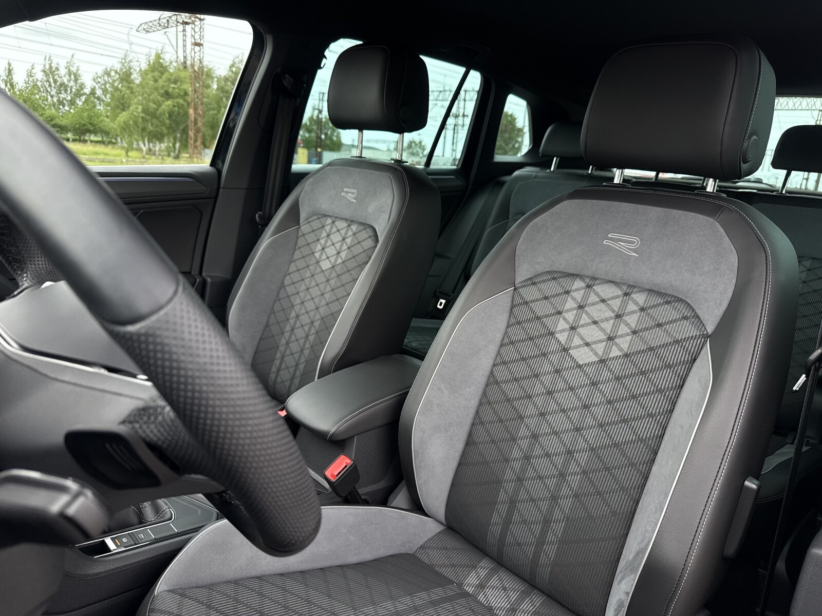 Volkswagen Tiguan - zdjęcie 13