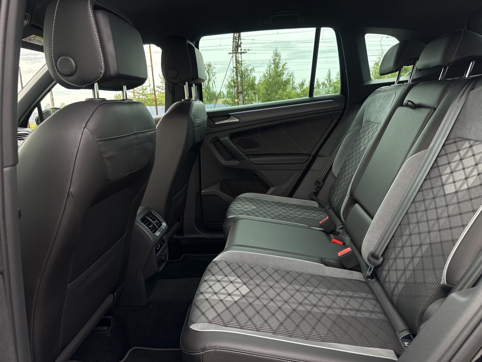 Volkswagen Tiguan - zdjęcie 29