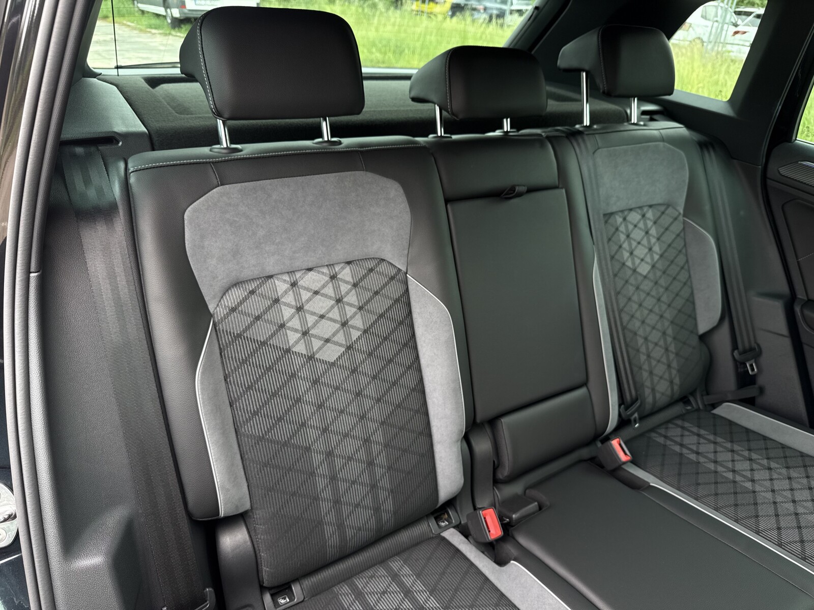 Volkswagen Tiguan - zdjęcie 32