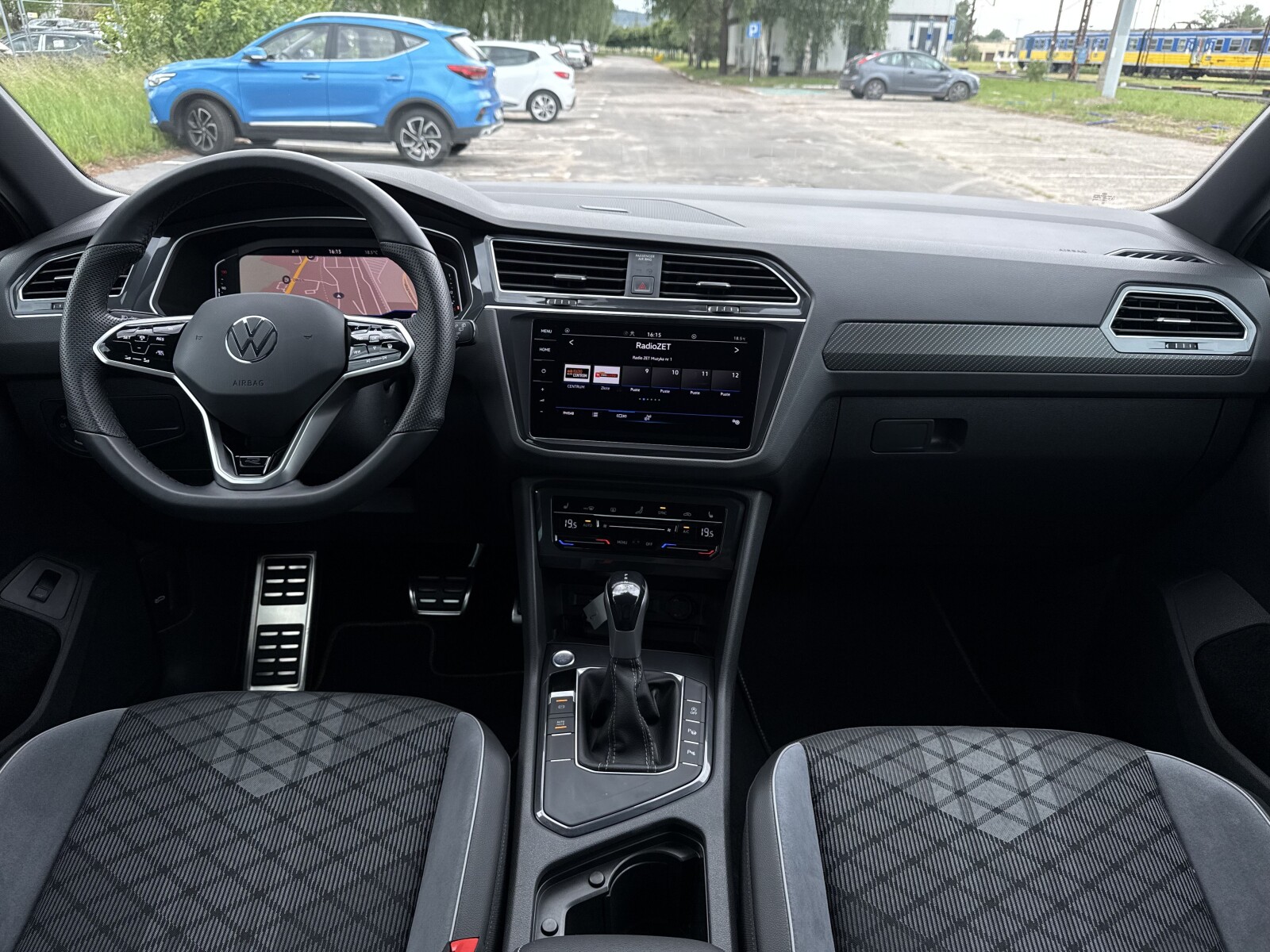 Volkswagen Tiguan - zdjęcie 9