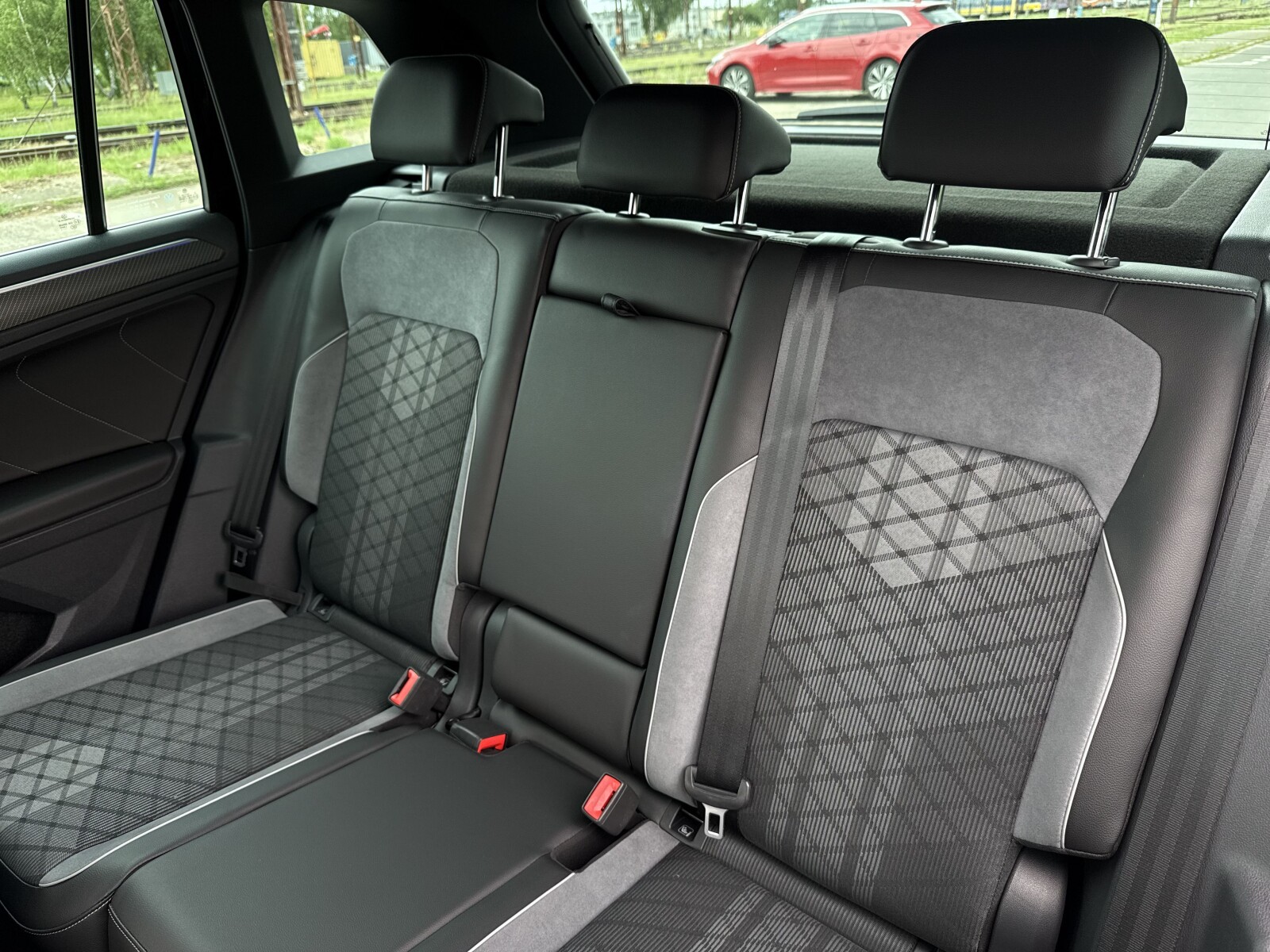 Volkswagen Tiguan - zdjęcie 30