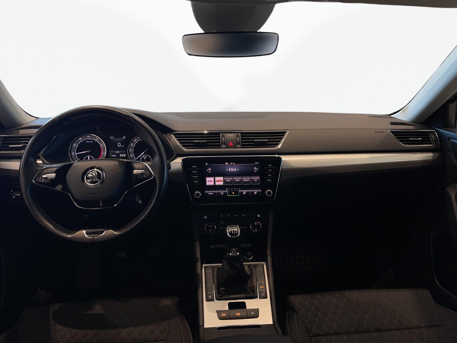 Škoda Superb - zdjęcie 13