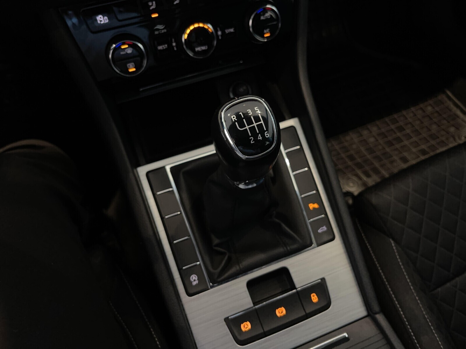 Škoda Superb - zdjęcie 17
