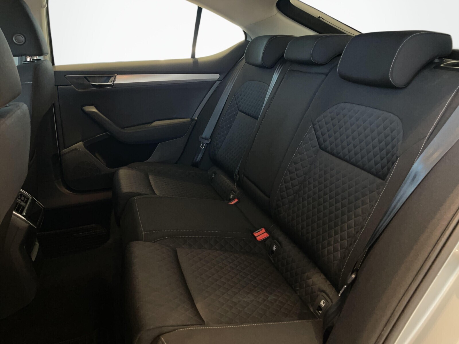 Škoda Superb - zdjęcie 25