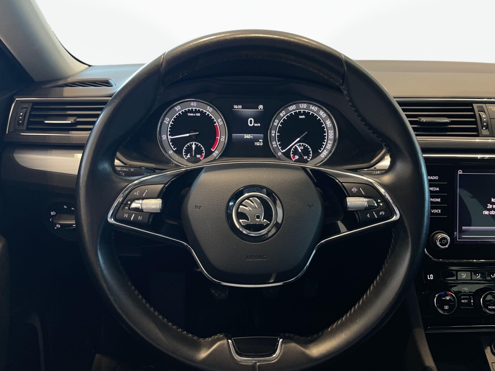 Škoda Superb - zdjęcie 14
