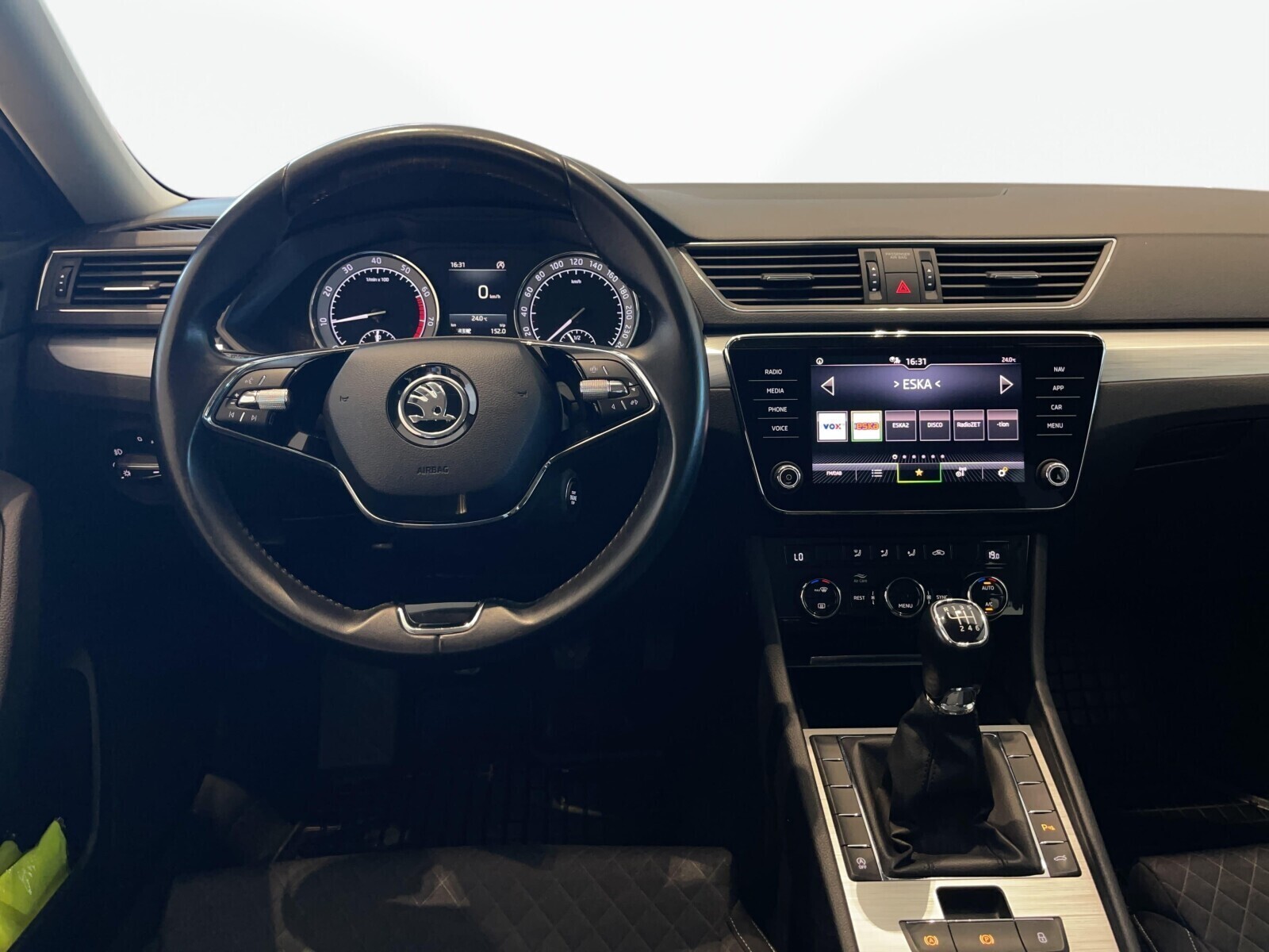 Škoda Superb - zdjęcie 9