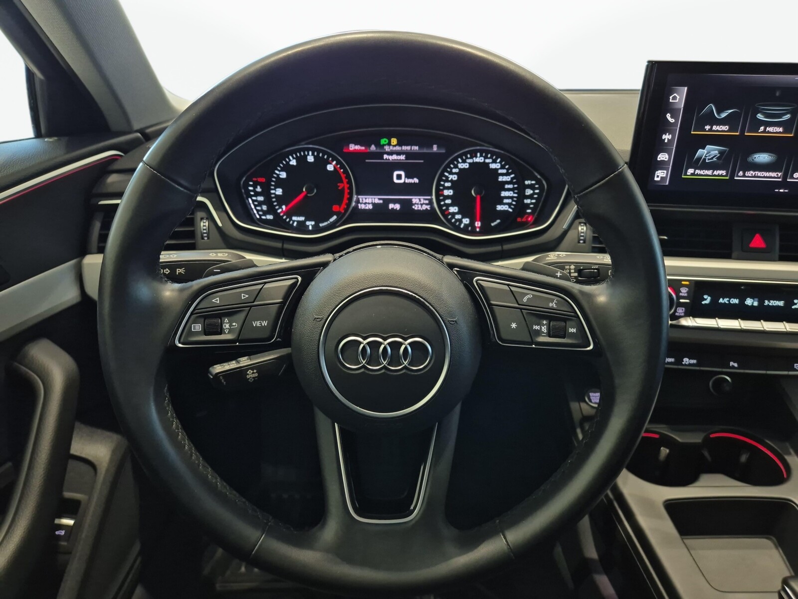 Audi A4 Avant - zdjęcie 14
