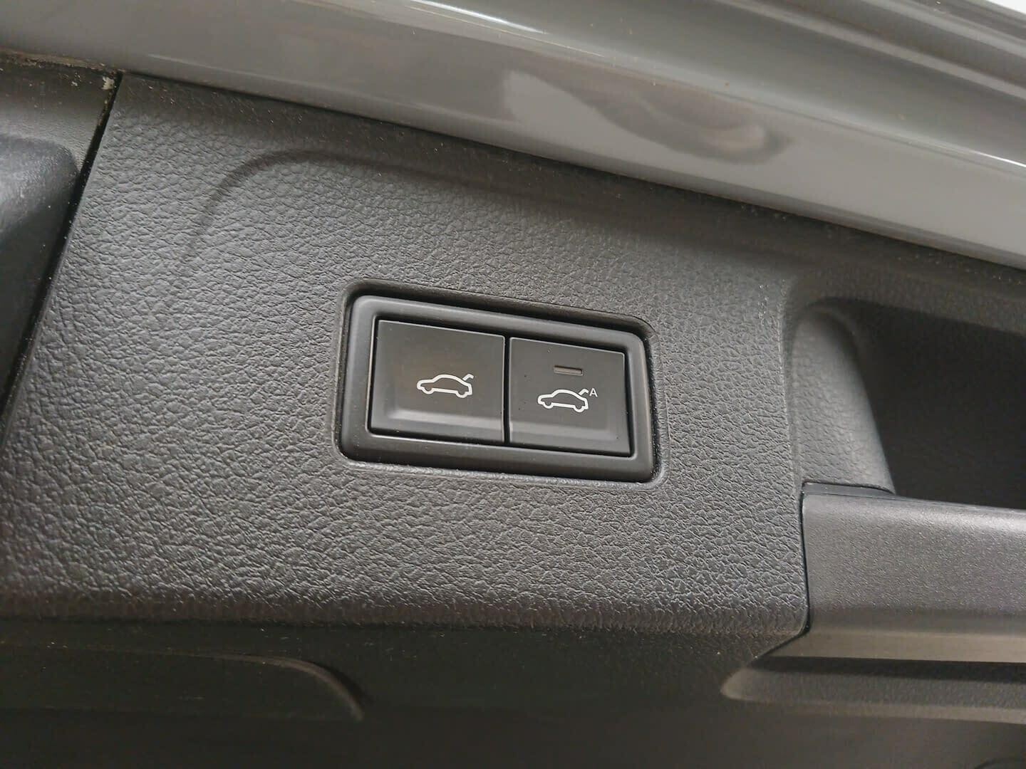 Volkswagen Passat - zdjęcie 30