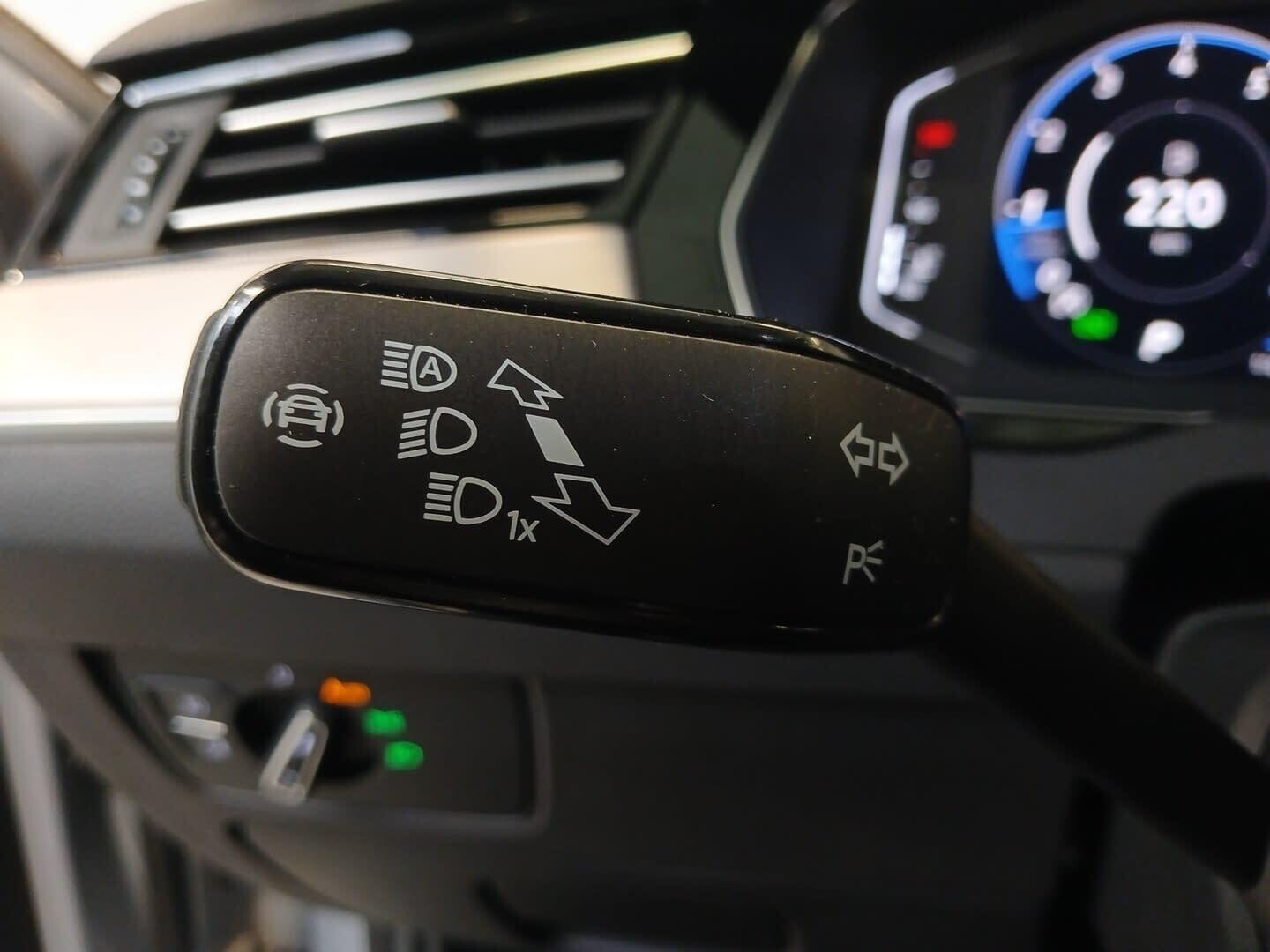 Volkswagen Passat - zdjęcie 22