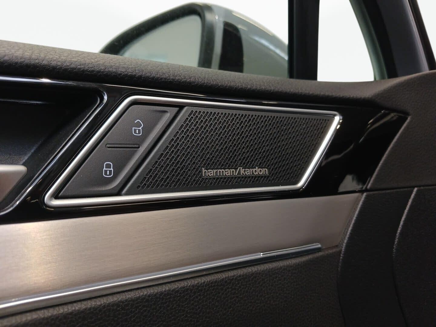 Volkswagen Passat - zdjęcie 24