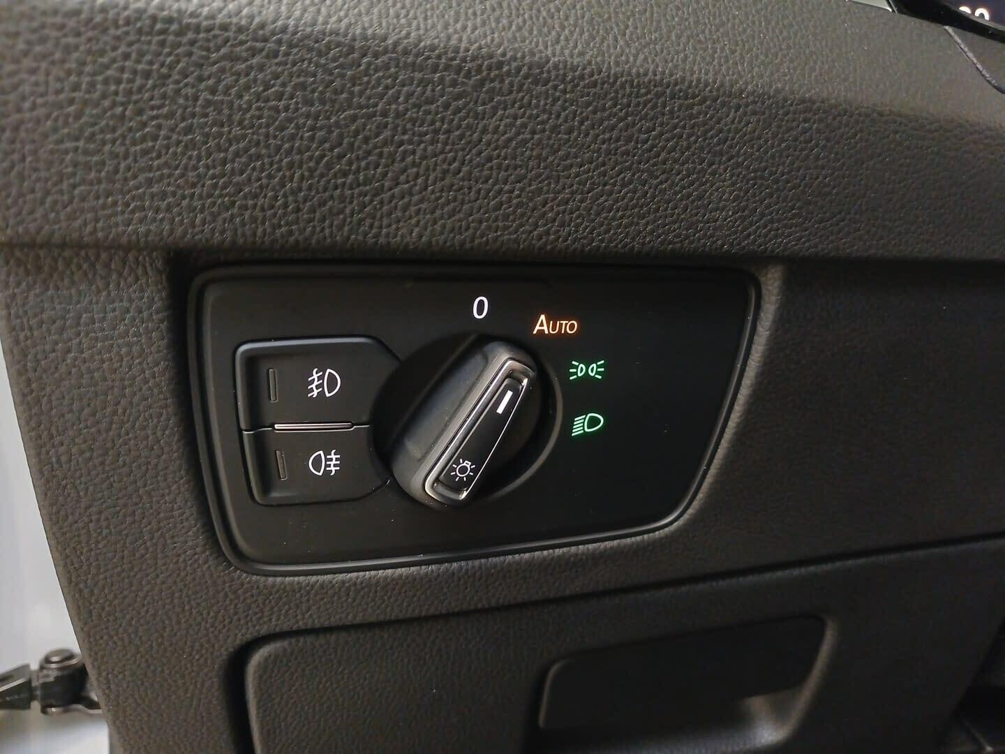 Volkswagen Passat - zdjęcie 23