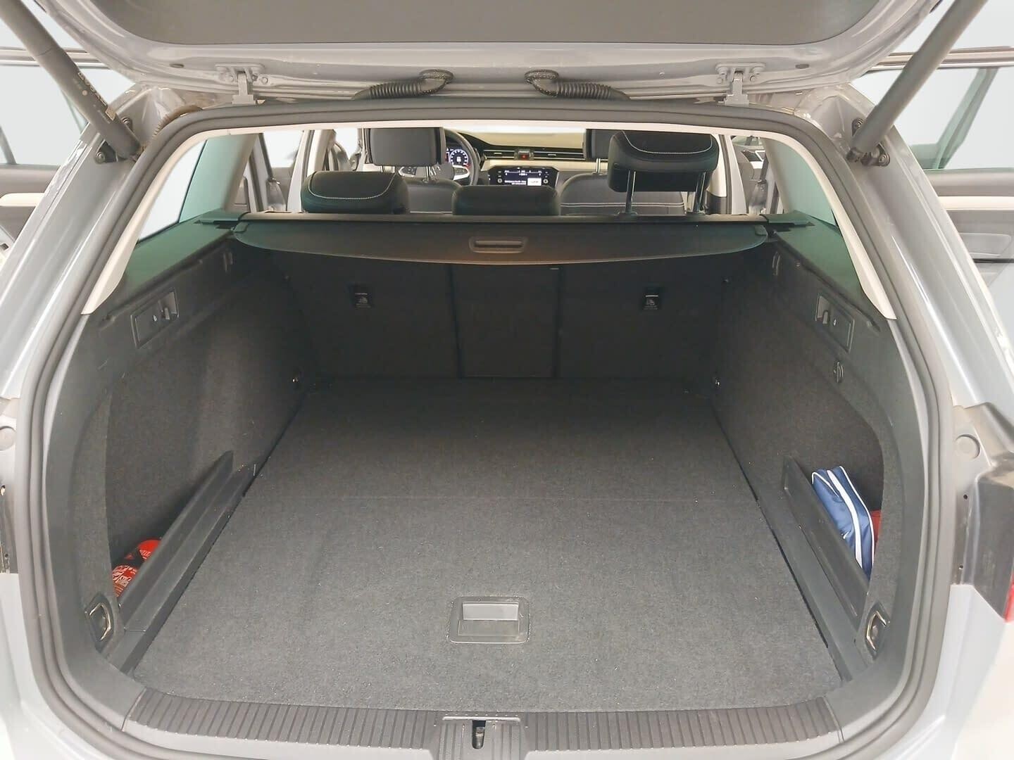 Volkswagen Passat - zdjęcie 29
