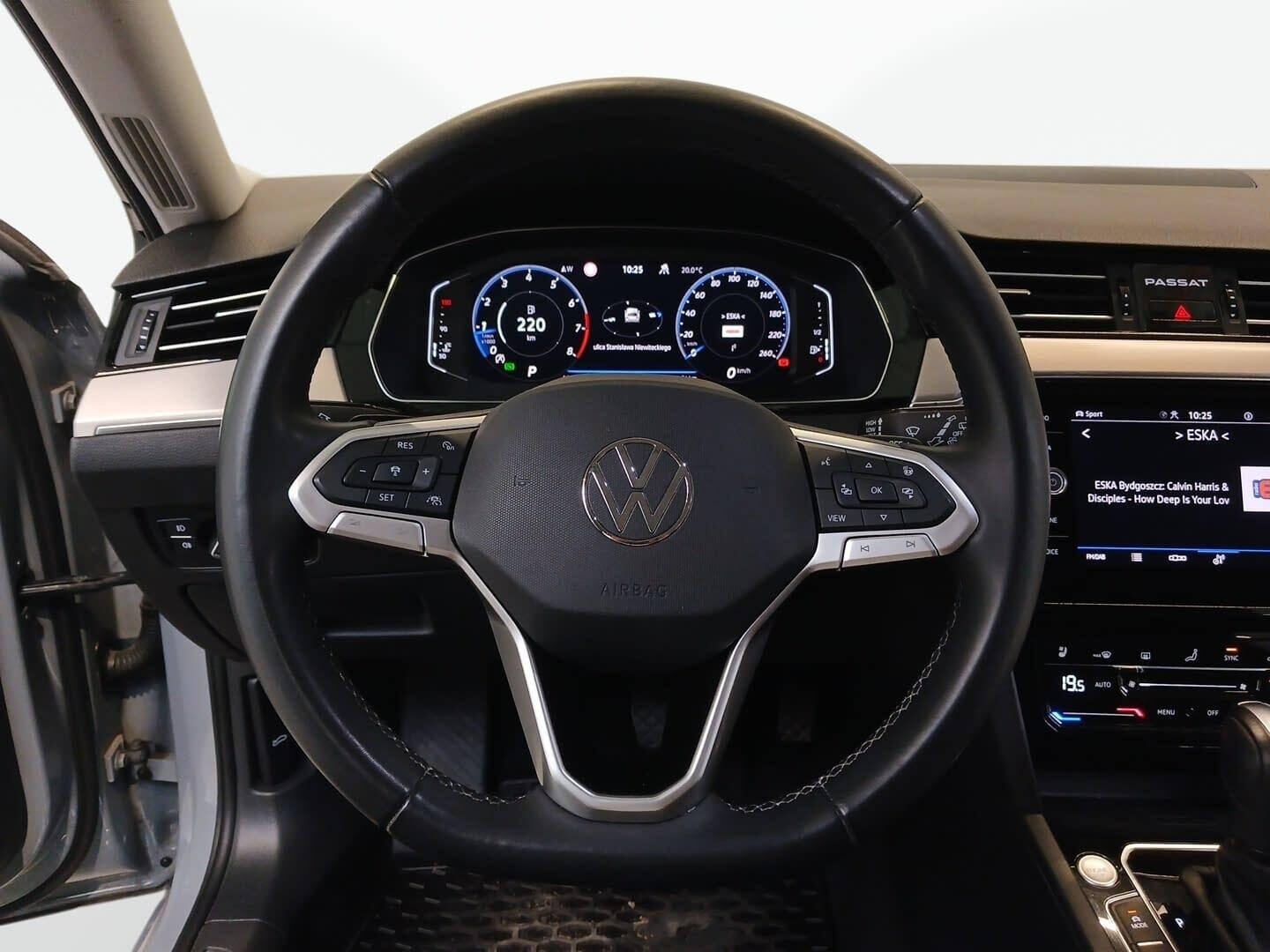 Volkswagen Passat - zdjęcie 18