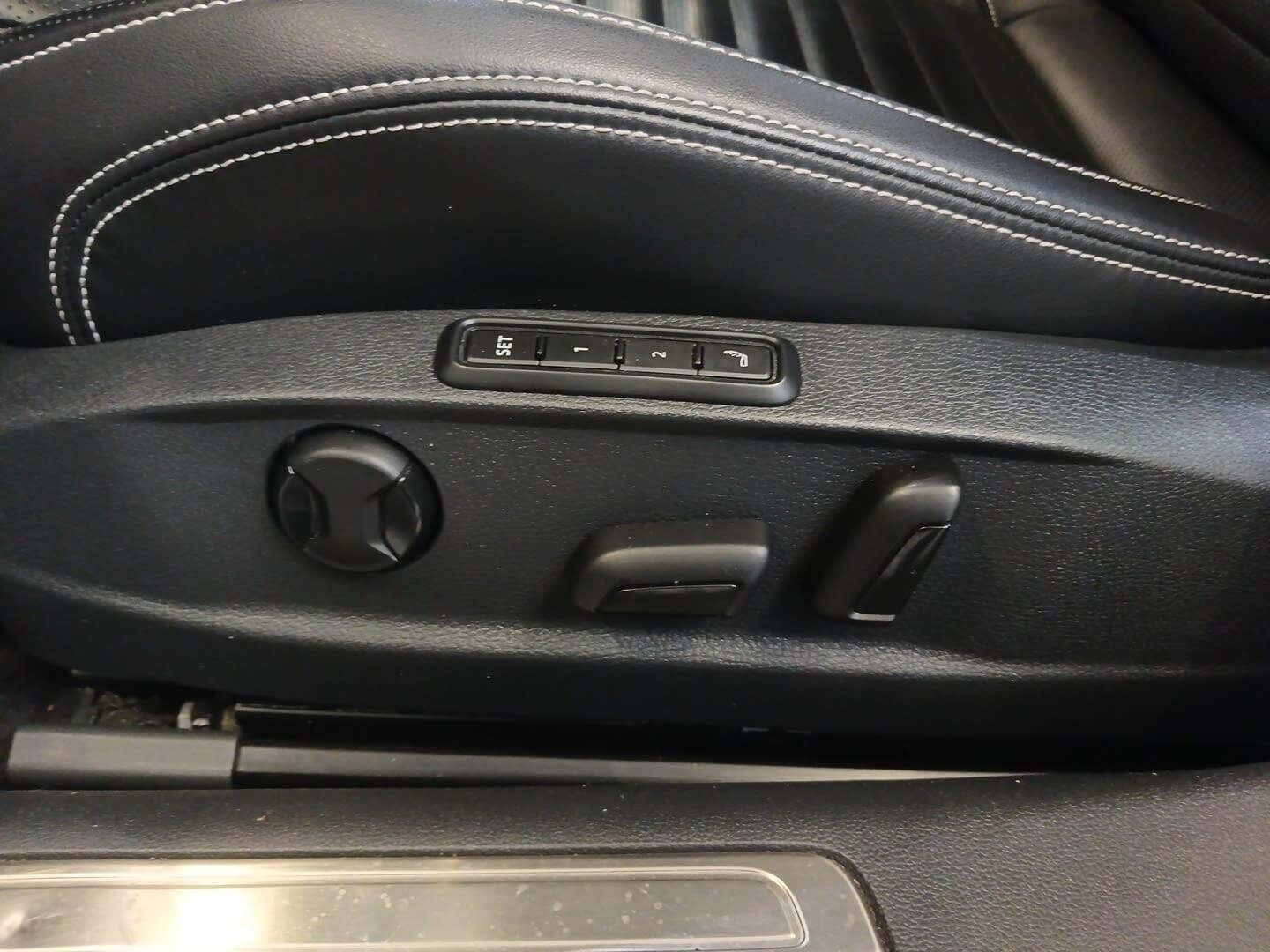 Volkswagen Passat - zdjęcie 26