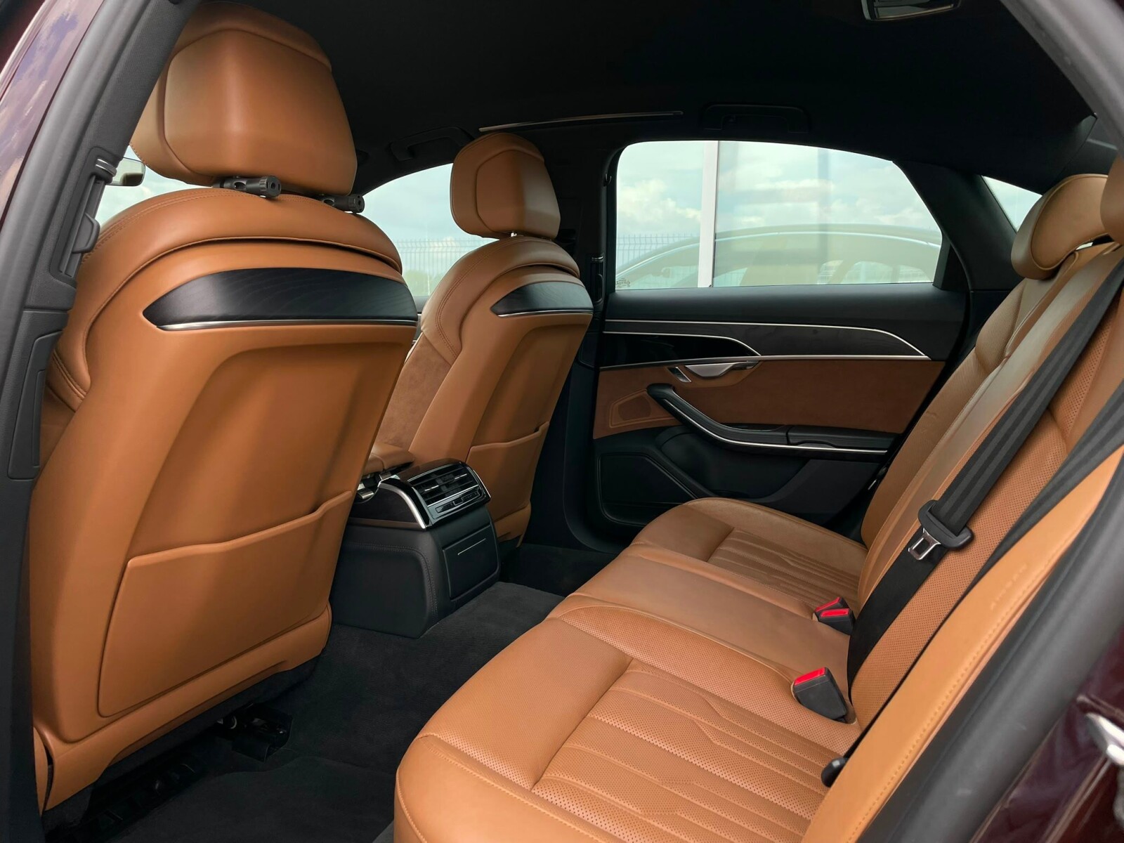 Audi A8 - zdjęcie 11