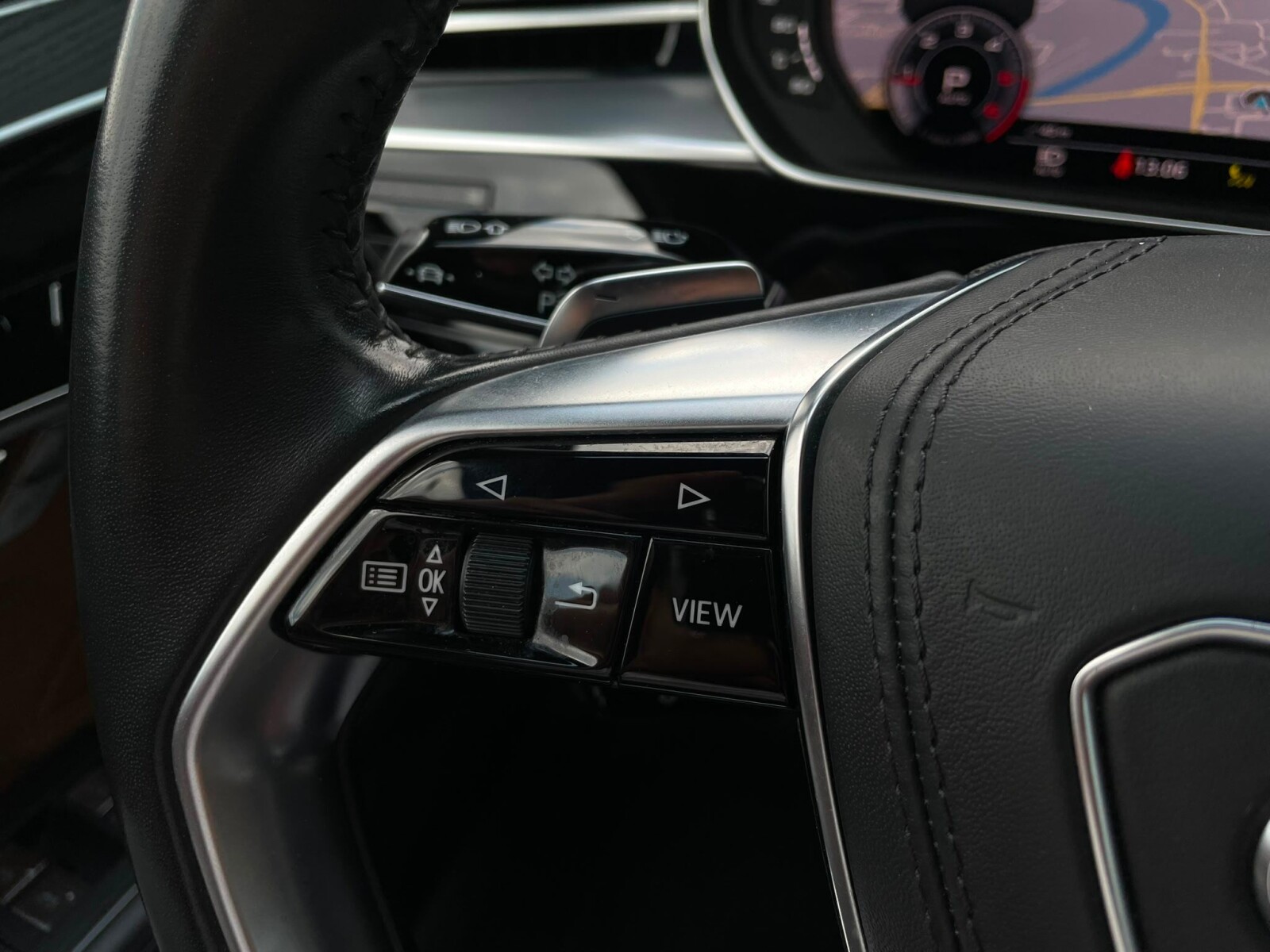 Audi A8 - zdjęcie 25