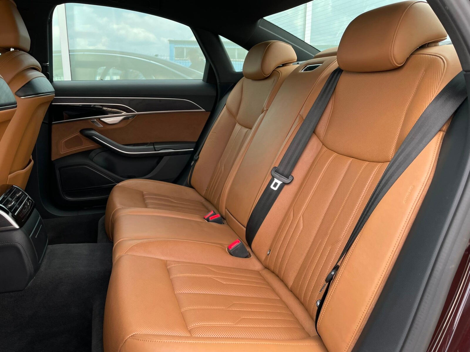 Audi A8 - zdjęcie 12