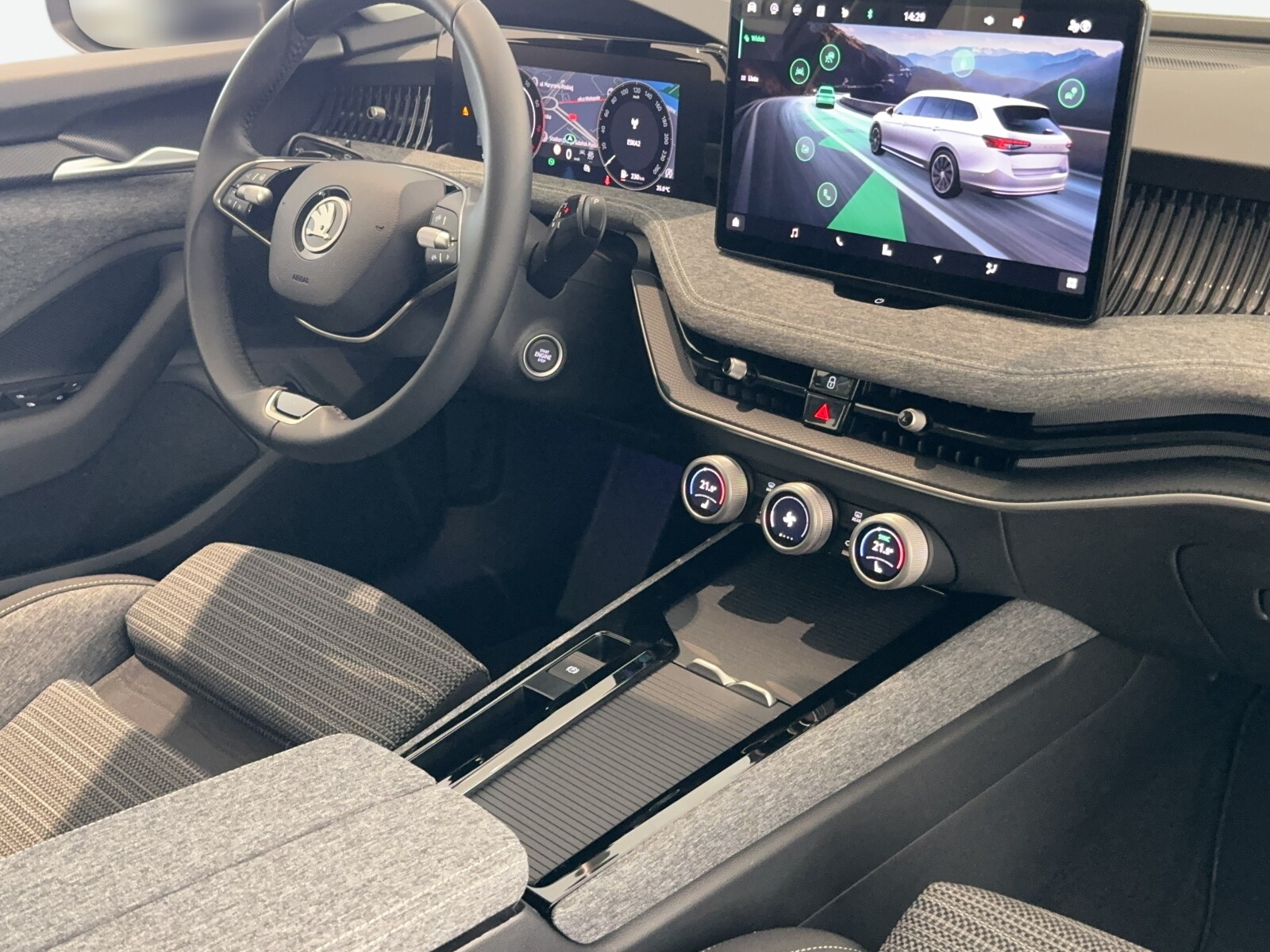 Škoda Superb Combi - zdjęcie 23