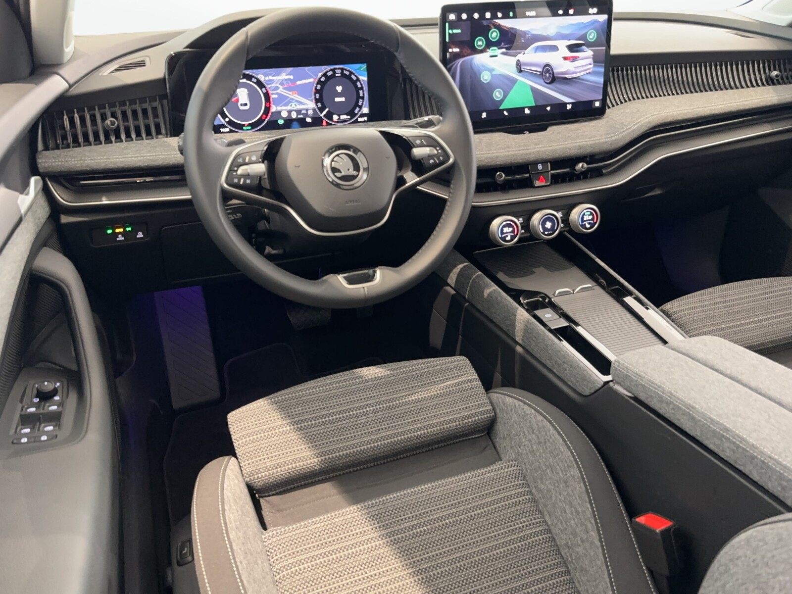 Škoda Superb Combi - zdjęcie 15