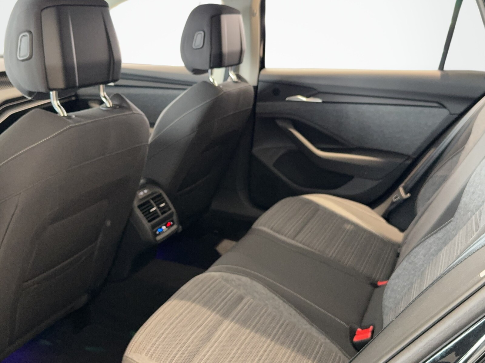 Škoda Superb Combi - zdjęcie 14