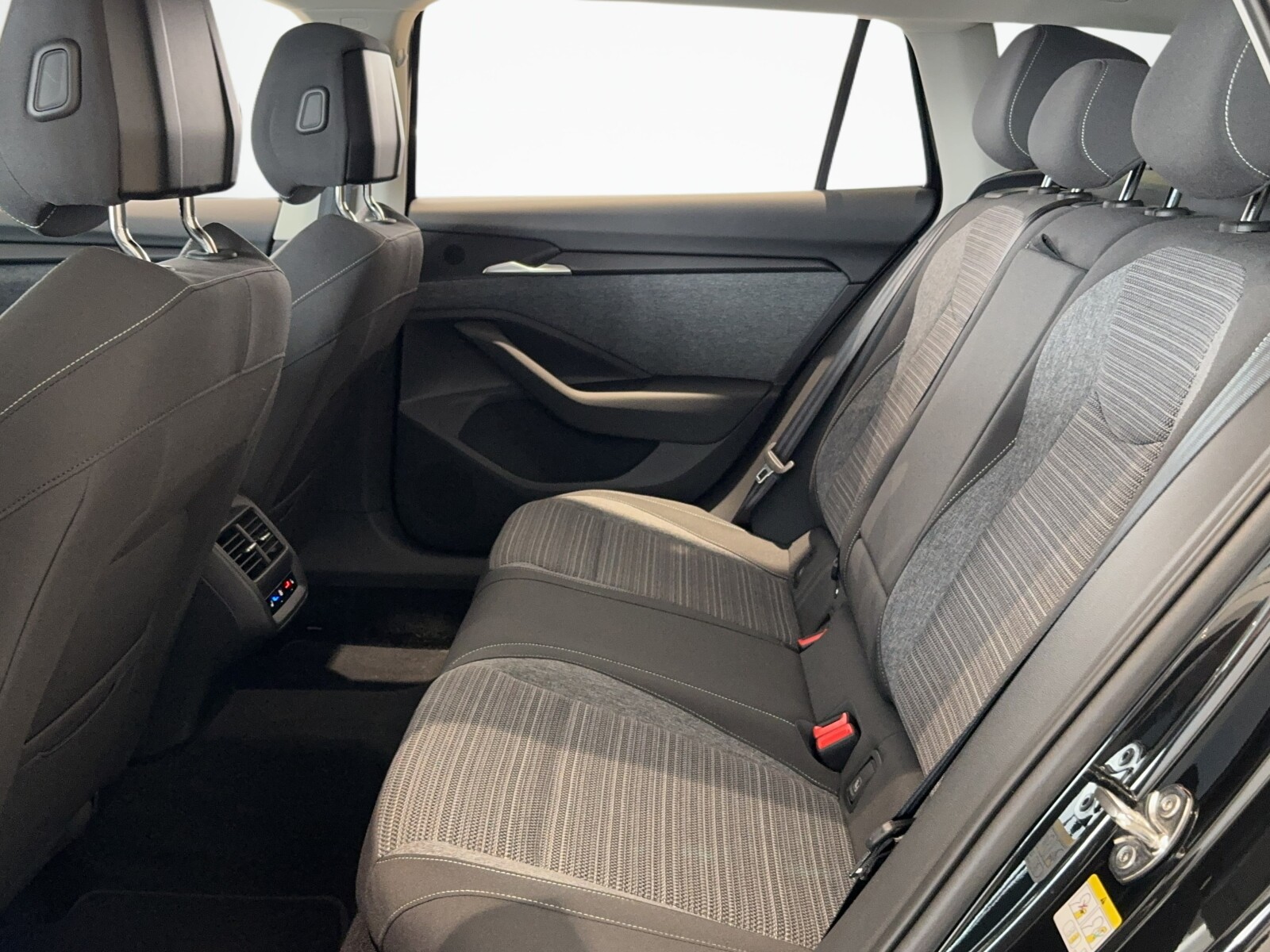 Škoda Superb Combi - zdjęcie 13