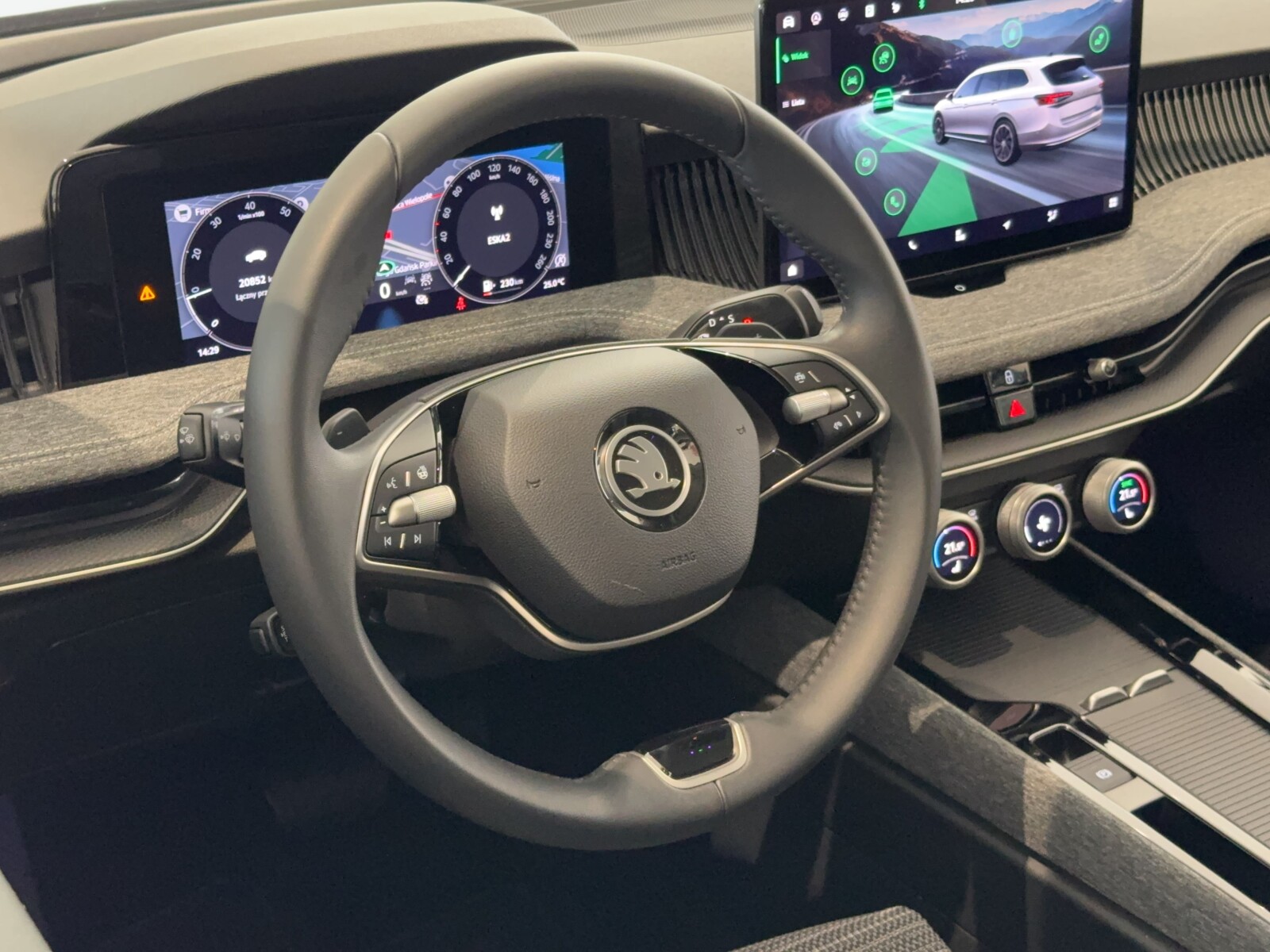 Škoda Superb Combi - zdjęcie 24