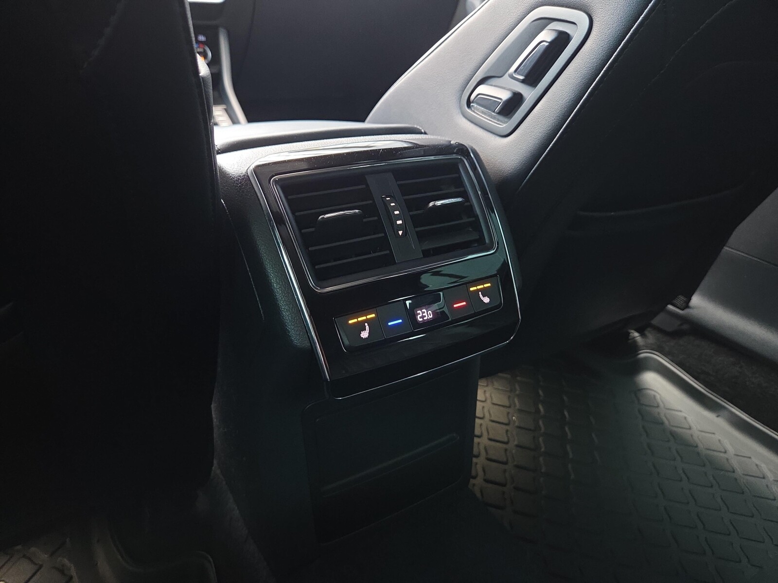 Škoda Superb - zdjęcie 17