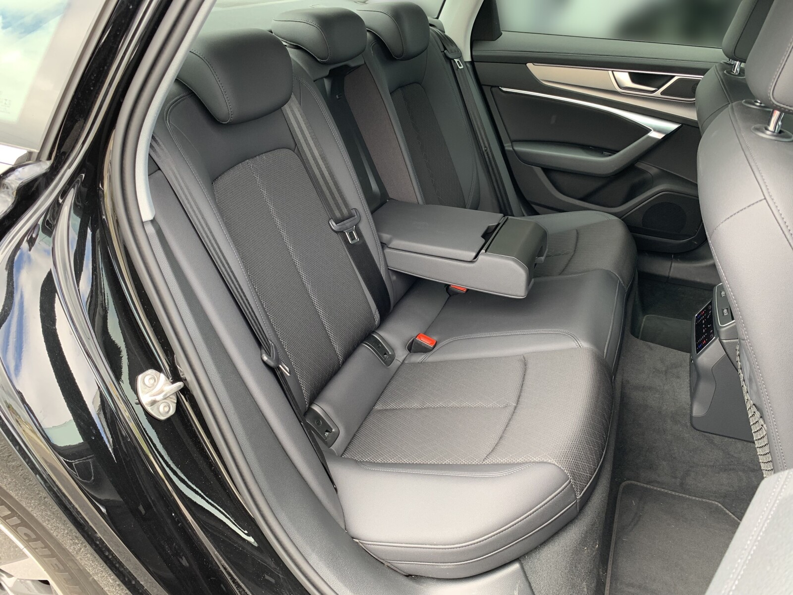 Audi A6 Limousine - zdjęcie 11