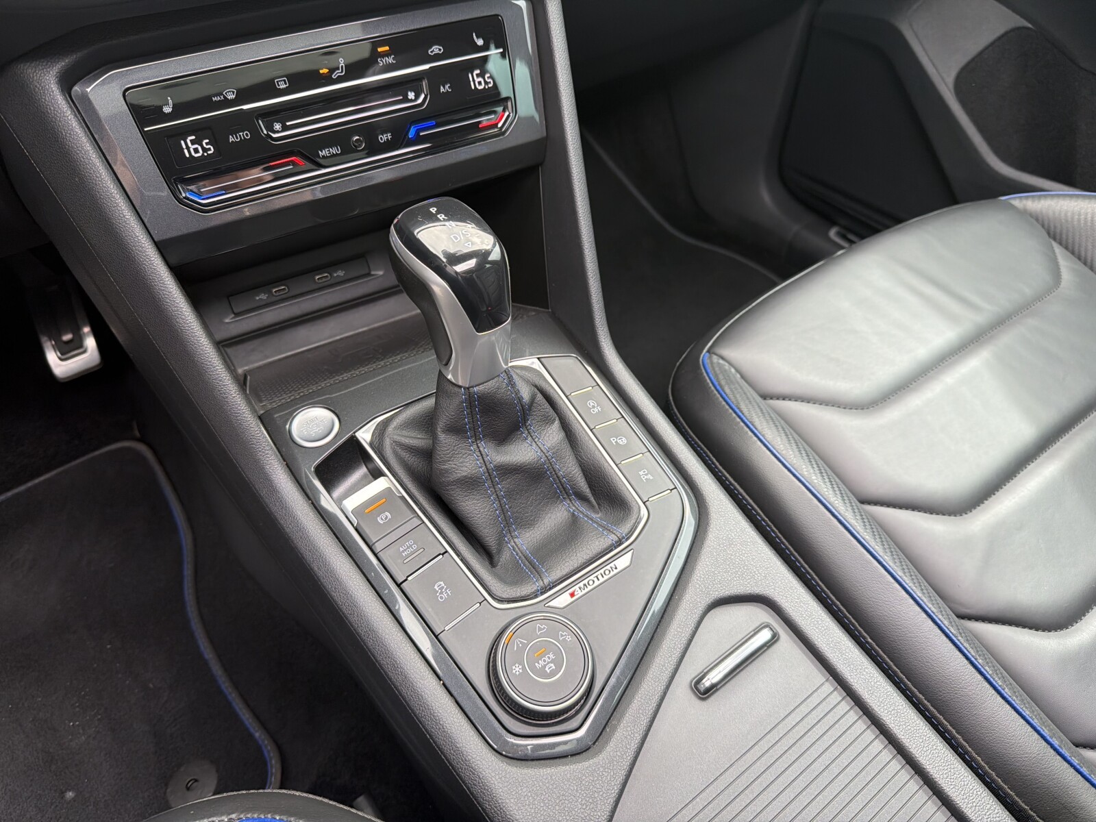 Volkswagen Tiguan - zdjęcie 15
